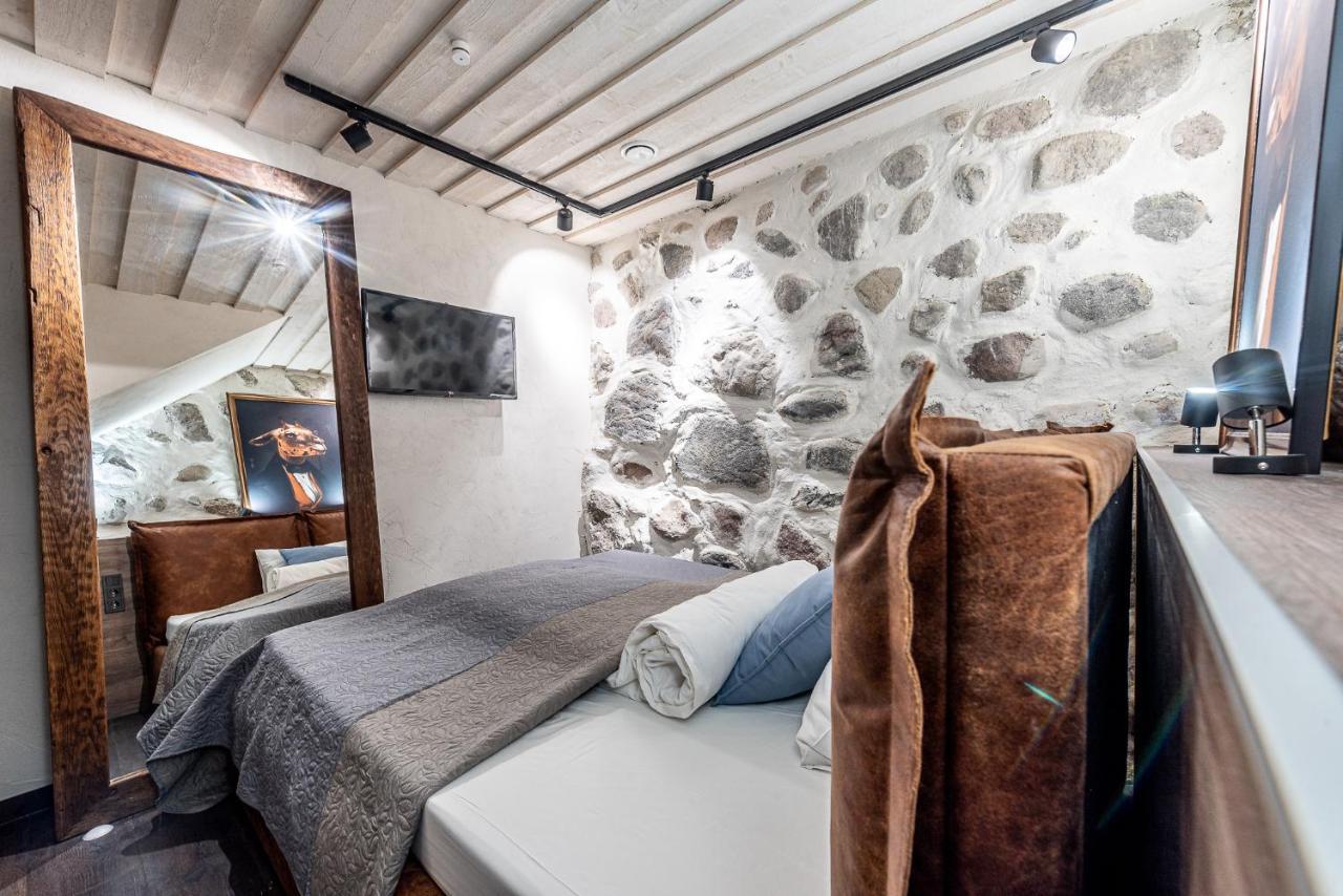 Unesco Hidden Arches - Restored 3 Bedroom Apartment In The Historic Pilies St. فيلنيوس المظهر الخارجي الصورة