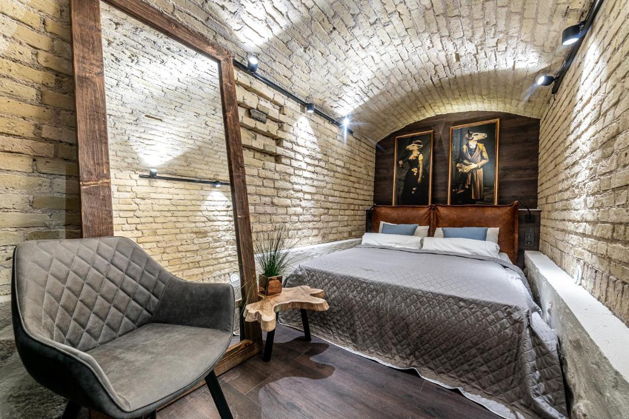 Unesco Hidden Arches - Restored 3 Bedroom Apartment In The Historic Pilies St. فيلنيوس المظهر الخارجي الصورة