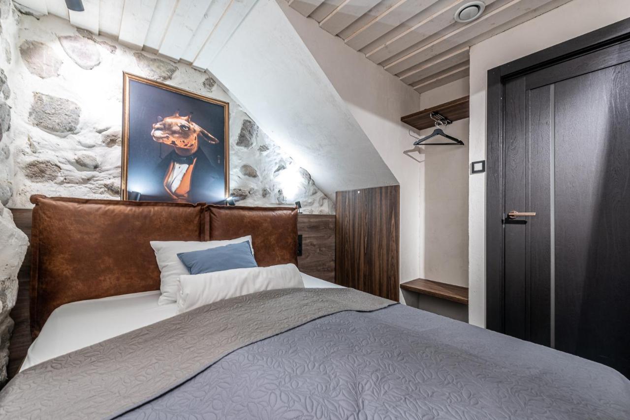 Unesco Hidden Arches - Restored 3 Bedroom Apartment In The Historic Pilies St. فيلنيوس المظهر الخارجي الصورة